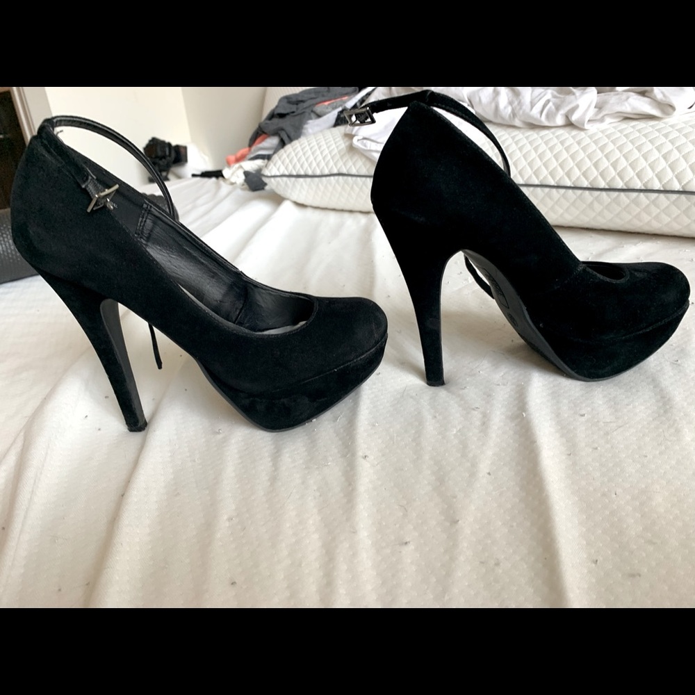 Black closed toe heels with ankle strap size 7.